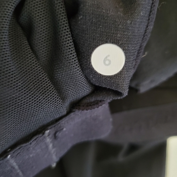 Lululemon Black Racerback Tank Top Built-in Bra Logo Graphic Straps - Picture 7 of 7